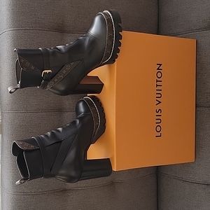 Lauréate leather ankle boots Louis Vuitton Black size 38 EU in Leather -  28371902